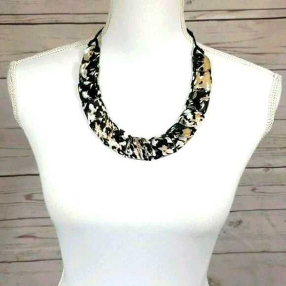Blk/Wht/Tan-Shell Piece Statement Necklace - Picture 2 of 5